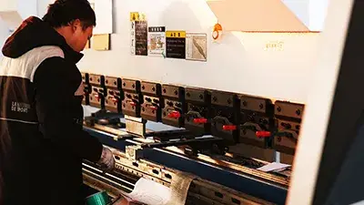 ماكينات ثني  CNC