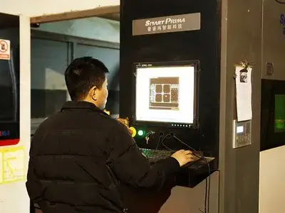 ماكينة القطع فايبر ليزر