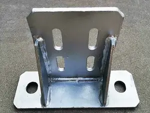 سطح قاعدة Q235 مغطى بالجلفنة بالغمس الساخن