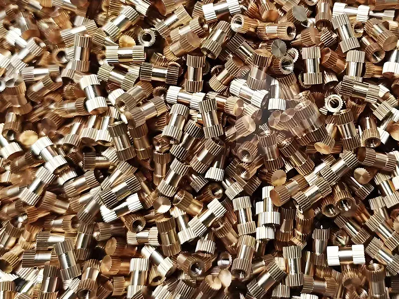 قطع معدنية مصنعة آلياً