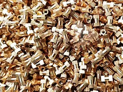 قطع معدنية مصنعة آلياً