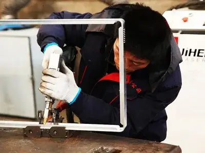 خدمات لحام المعادن