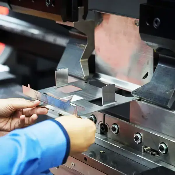 خدمات تصنيع الصفائح المعدنية