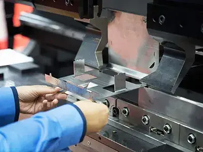 خدمات تصنيع الصفائح المعدنية