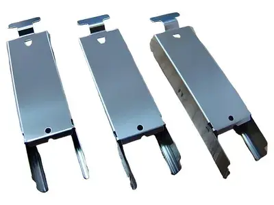 قطع من الصفائح المعدنية