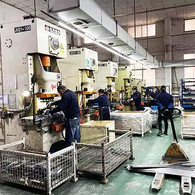 قطع معدنية مشكلة بالختم